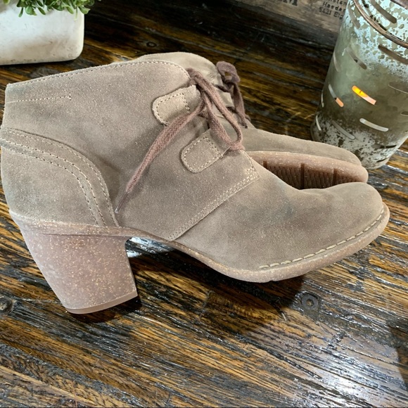 Clarks Ankle Bootie Ties High Heels Suede Brown 9 1/2 Boho - Picture 15 of 15